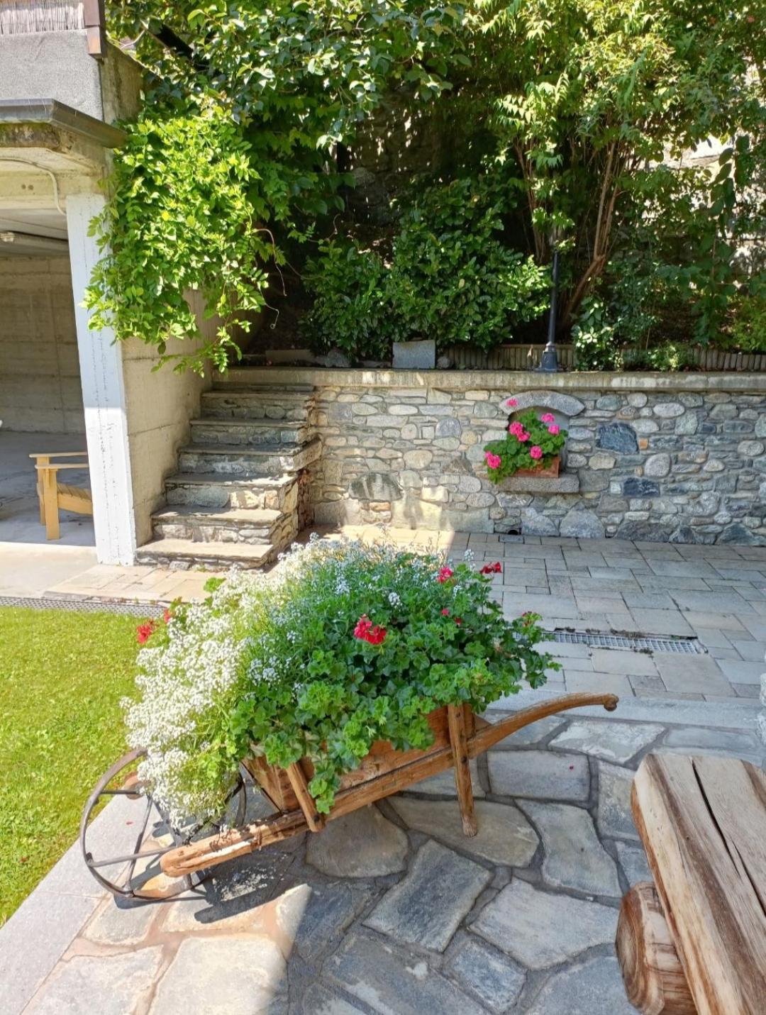 Villa La Sarrolein Aosta Exterior foto